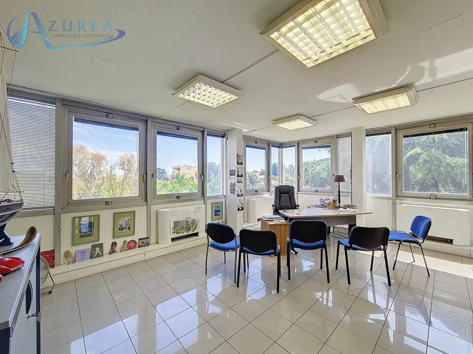 Office in Le Cannet for sale Interior Photo- Image 1 of 11
