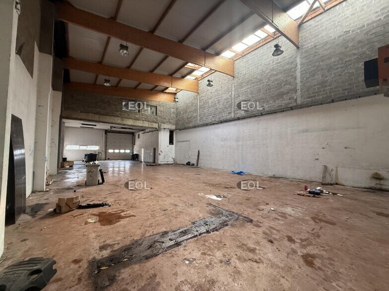 Flex in Pontault Combault for sale - Building Photo - Image 1 of 10