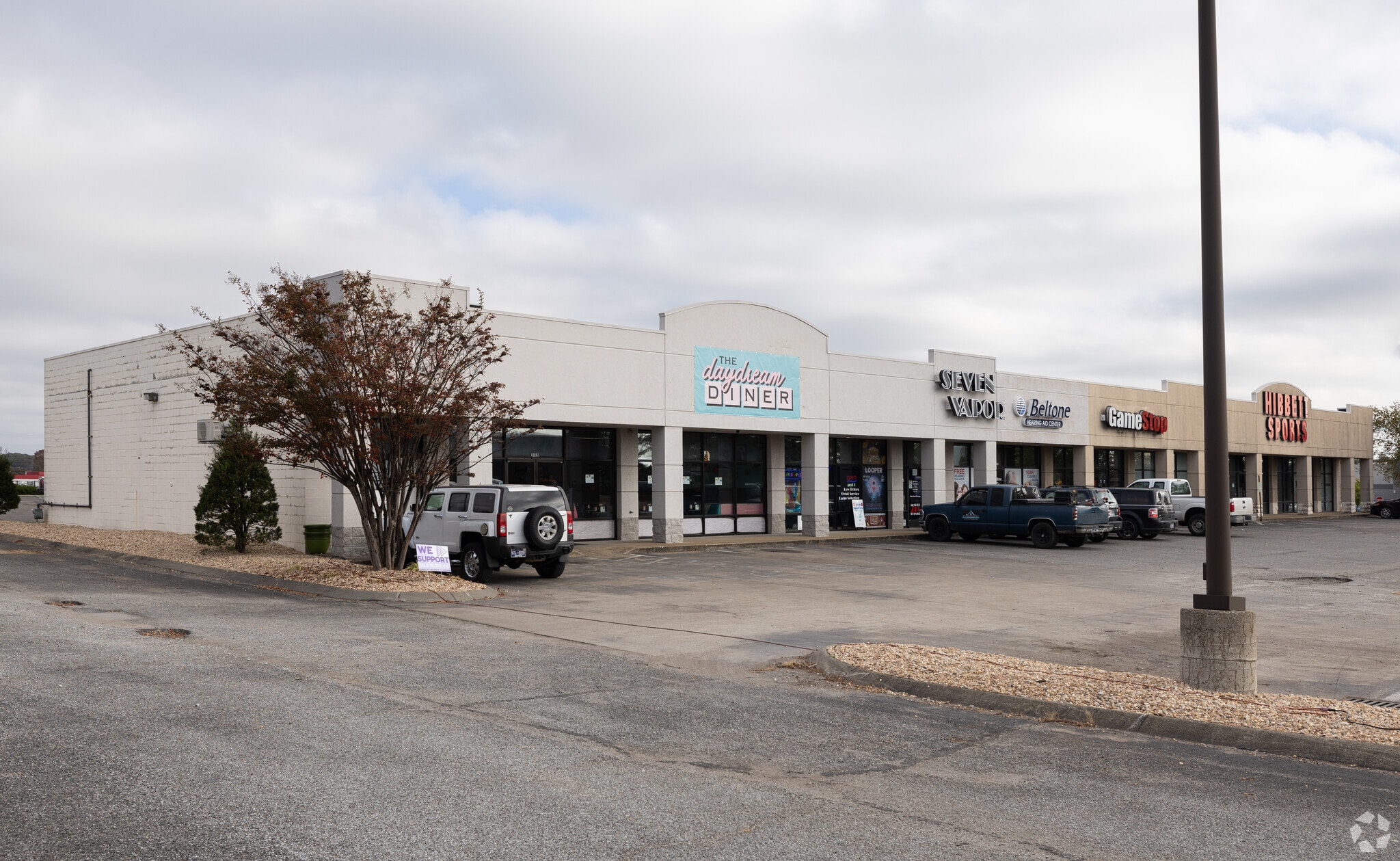 2132-2138 N Locust Ave, Lawrenceburg, TN for lease Primary Photo- Image 1 of 2