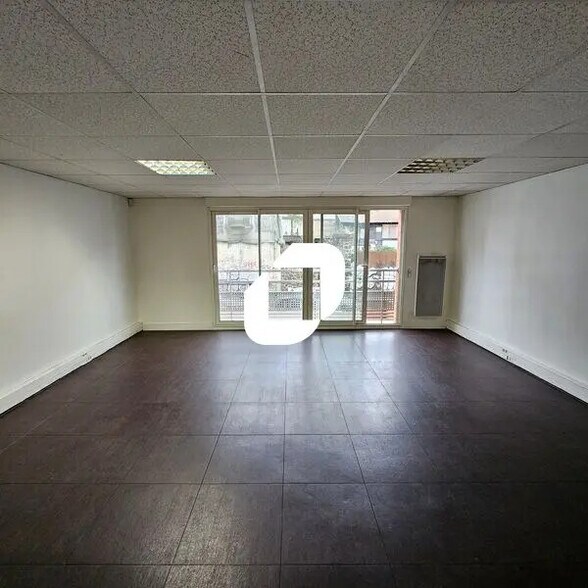 Office in Aubervilliers for lease - Interior Photo - Image 3 of 8