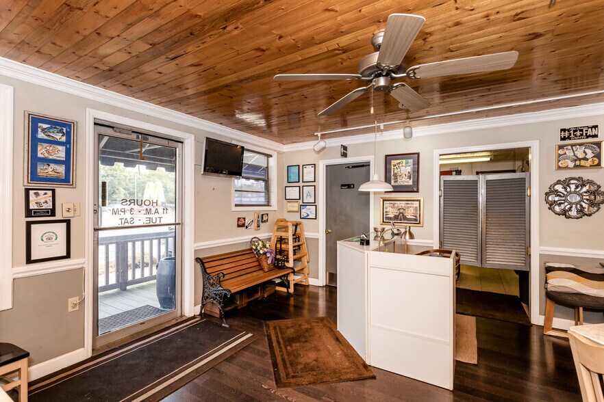 1300 Bienville Blvd, Ocean Springs, MS 39564