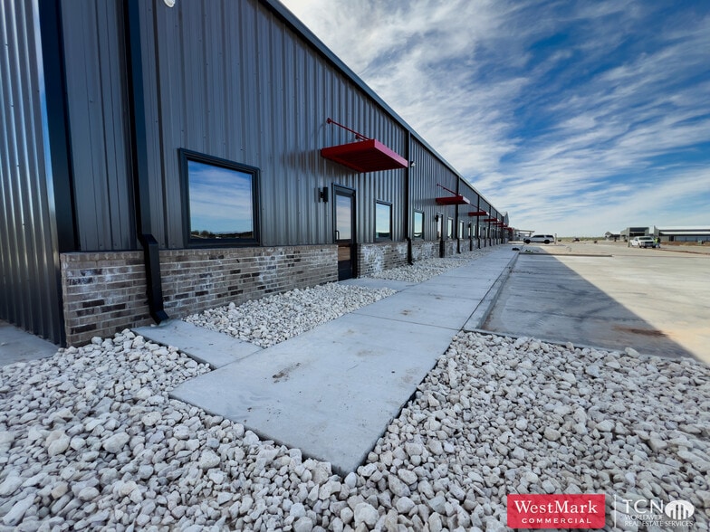 8807 County 6820 rd, Lubbock, TX for lease - Building Photo - Image 1 of 4