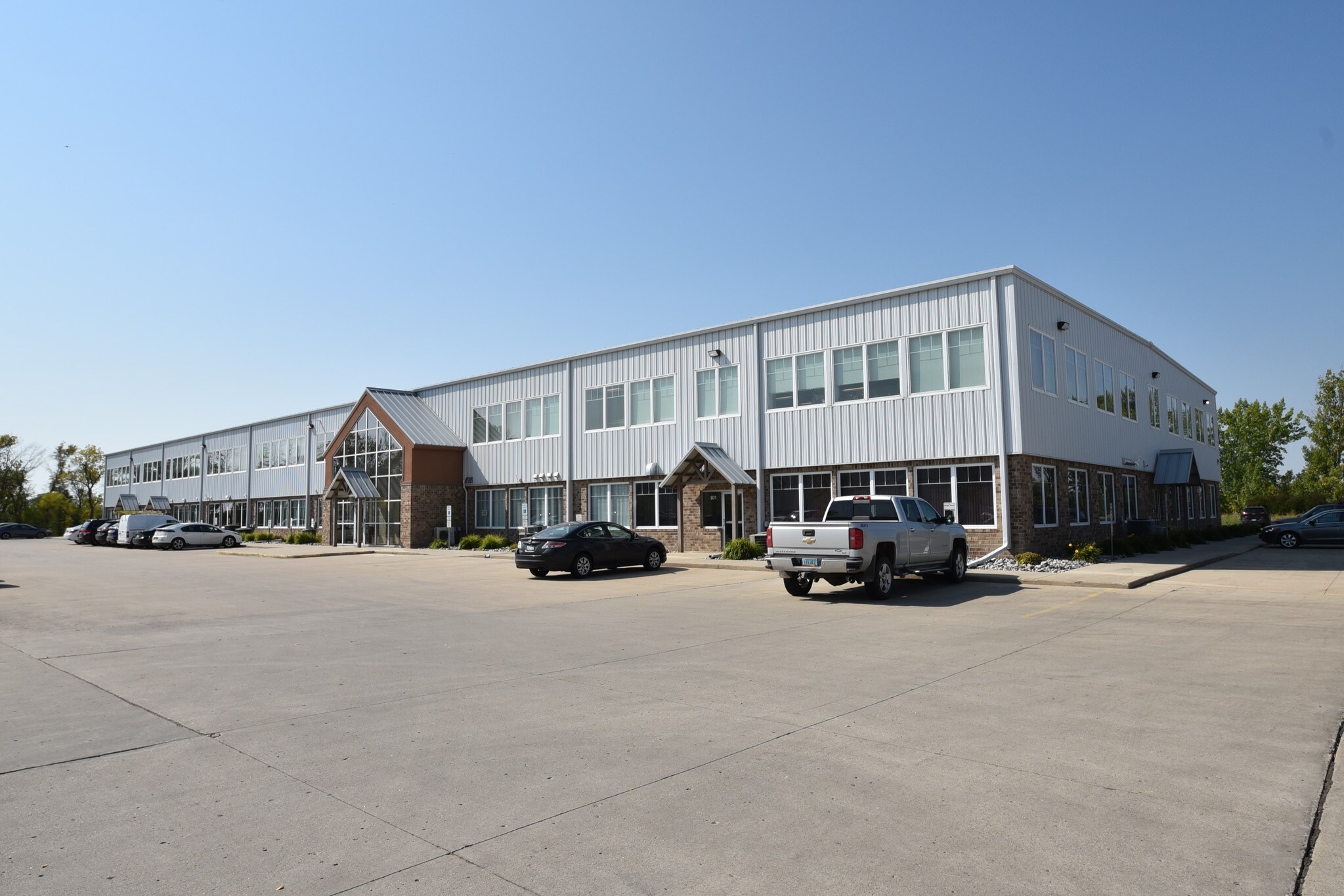 4225 38th St S, Fargo, ND for lease Building Photo- Image 1 of 15