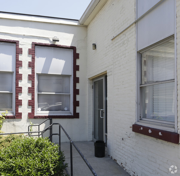 451 Old Nepperhan Ave, Yonkers, NY for lease - Building Photo - Image 3 of 9