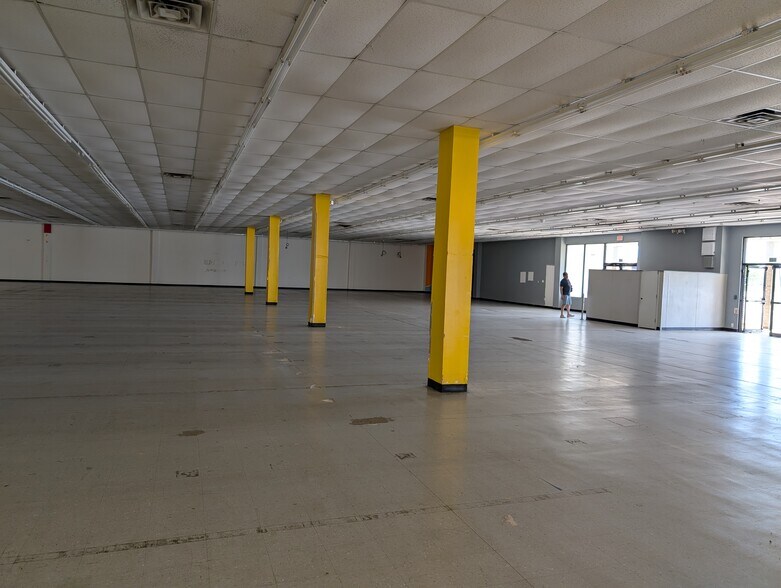 340 Virginia Ave, Daleville, AL for lease - Interior Photo - Image 2 of 5