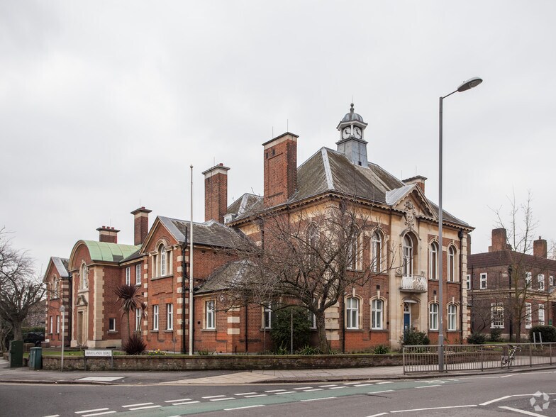 17 Ewell Rd, Surbiton, LND KT6 6AQ Crown Court
