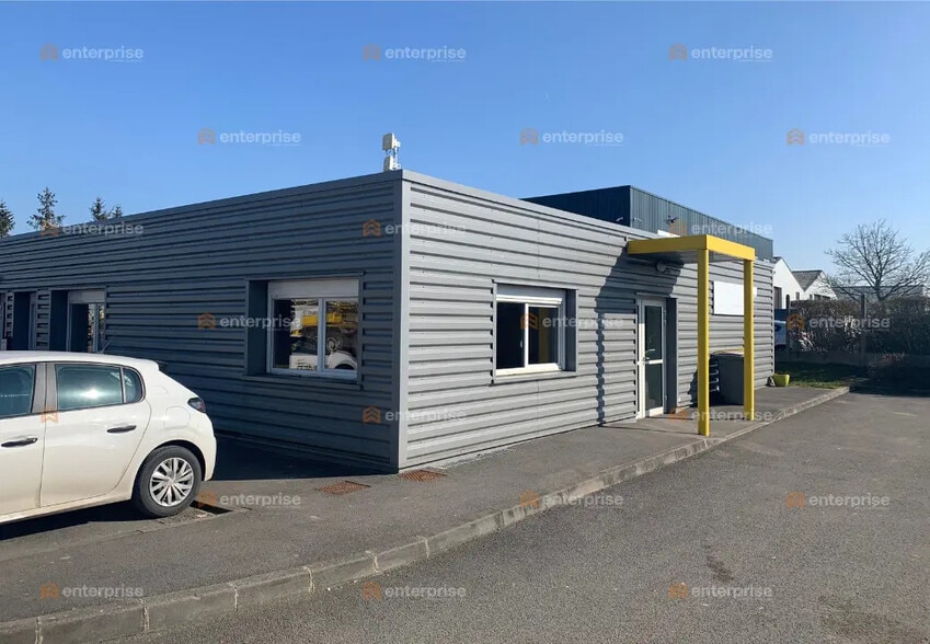 Industrial in Seclin for sale - Building Photo - Image 2 of 9