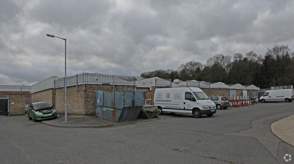 7-12 Wedgwood Gate, Stevenage for lease - Primary Photo - Image 1 of 3