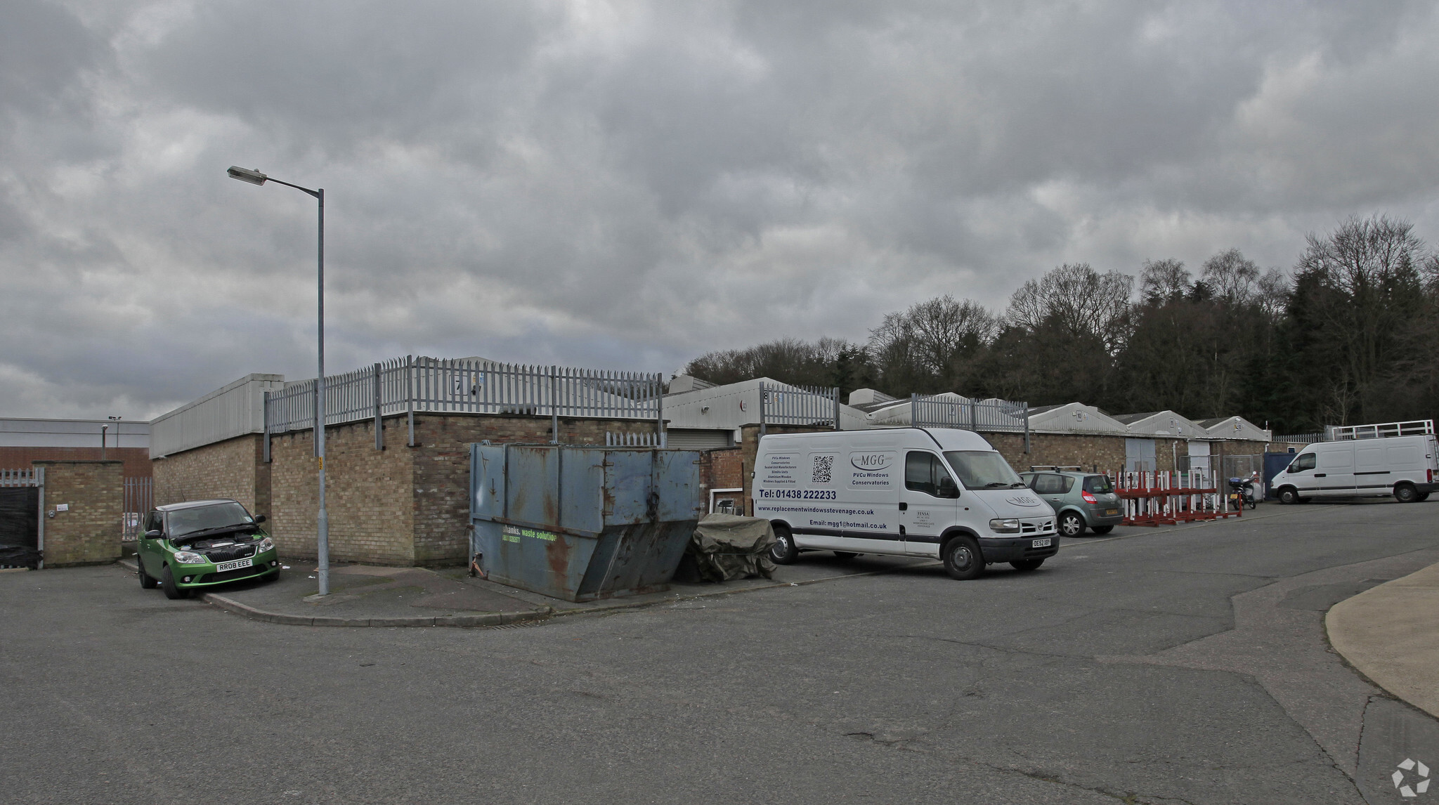 7-12 Wedgwood Gate, Stevenage for lease Primary Photo- Image 1 of 4