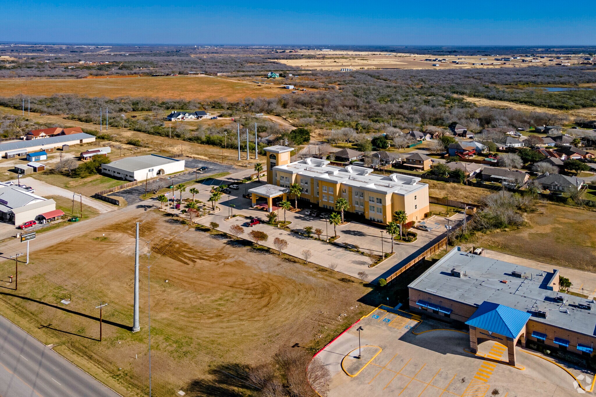 110 Bmt Dr, Jourdanton, TX 78026 La Quinta Inns & Suites Jourdanton