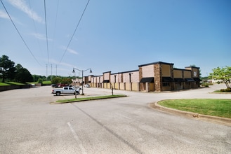 220-292 Parkstone Pl, Jackson, TN for lease Building Photo- Image 2 of 8