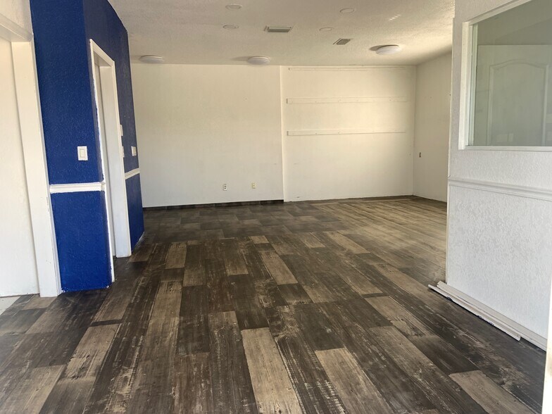 4081 S Access Rd, Englewood, FL for lease - Lobby - Image 2 of 6