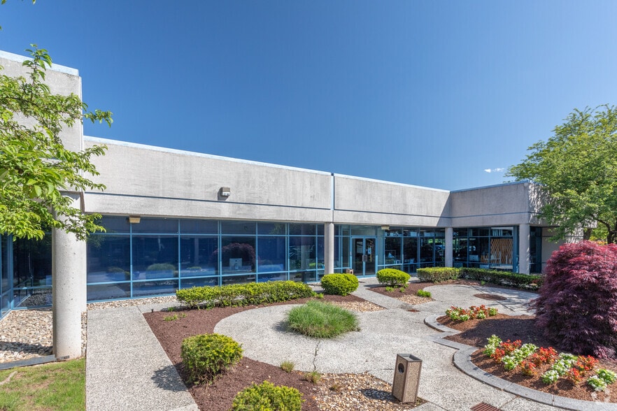 14100 Sullyfield Cir, Chantilly, VA for lease - Building Photo - Image 3 of 3