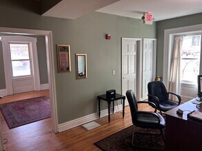 522 W Main St, St Charles, IL for lease Interior Photo- Image 1 of 4