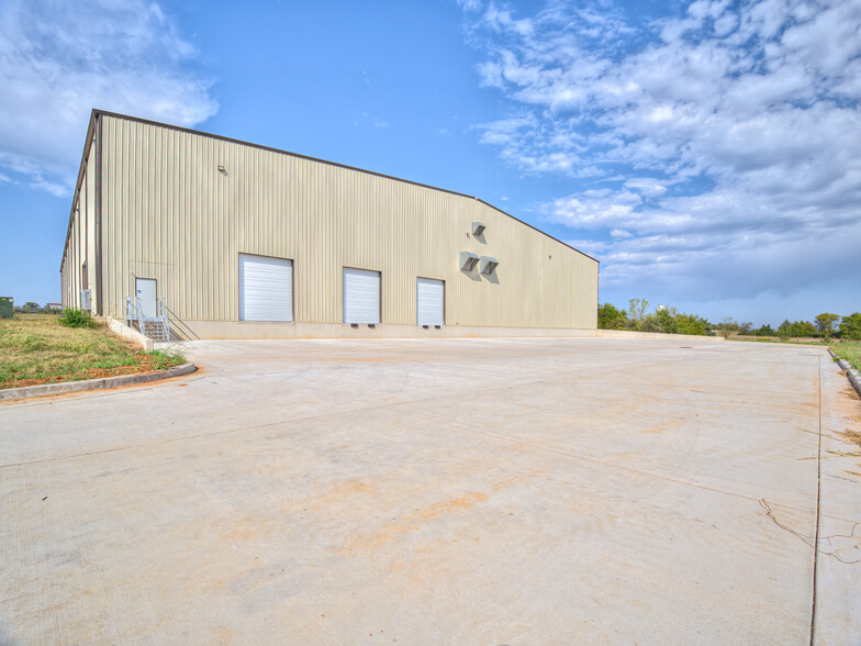 8032 Industrial Dr, Shawnee, OK for lease - Building Photo - Image 3 of 12