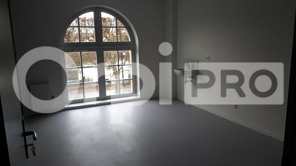 Office/Medical in Compiegne for lease - Interior Photo - Image 2 of 4