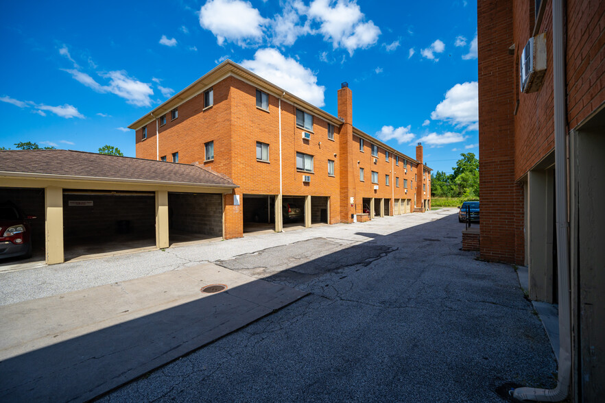 16218 Maple Heights Blvd, Maple Heights, OH for sale - Building Photo - Image 2 of 9