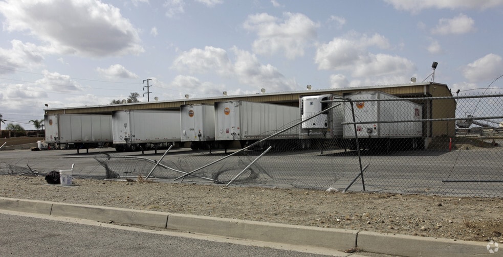 13866 Slover Ave, Fontana, CA for lease - Building Photo - Image 3 of 3