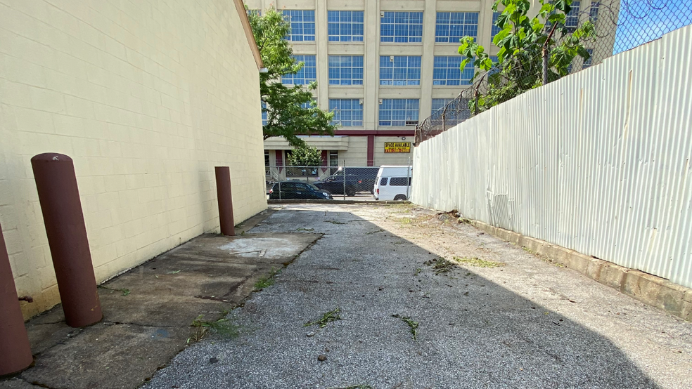 4323 2nd Ave, Brooklyn, NY for lease - Building Photo - Image 3 of 6