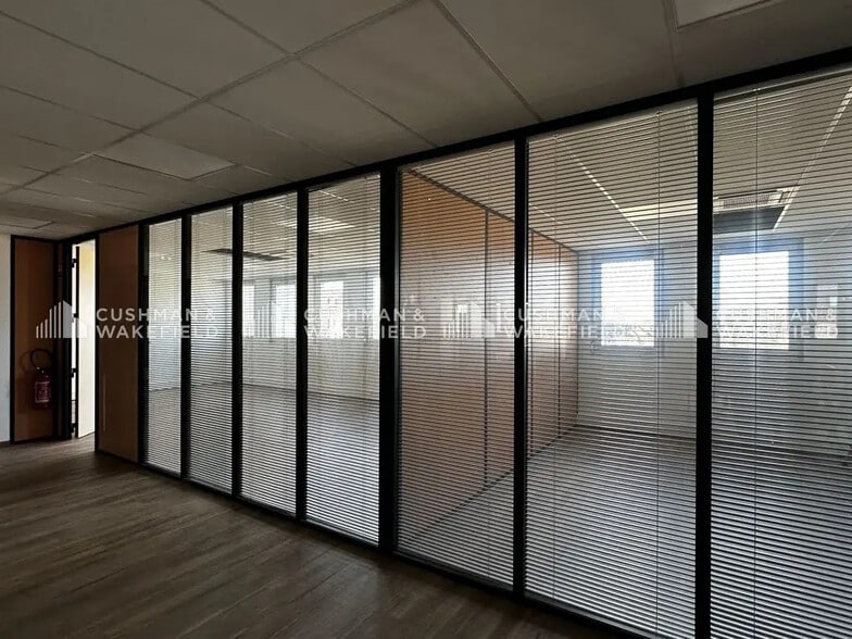 Office in Schiltigheim for lease - Interior Photo - Image 3 of 11