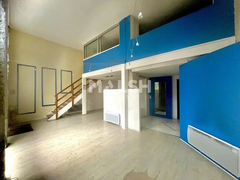 Retail in Lyon for lease - Interior Photo - Image 1 of 5