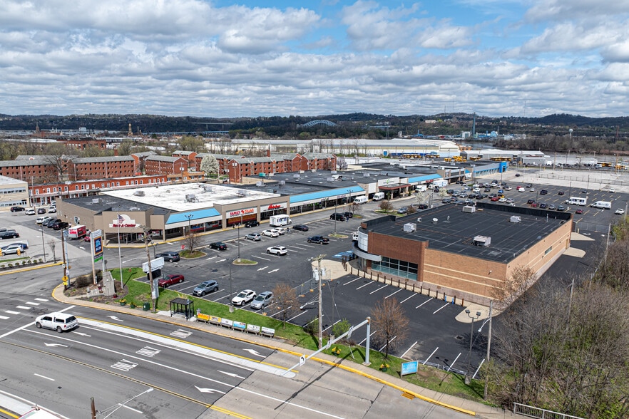 136 McKees Rocks Plz, McKees Rocks, PA for lease - Building Photo - Image 3 of 15