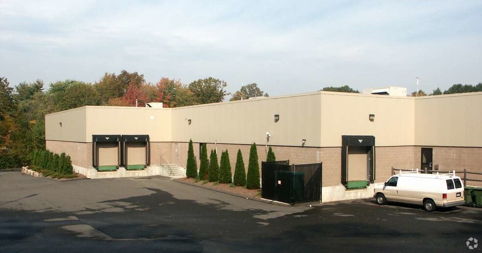 56 Quarry Rd, Trumbull, CT for lease - Building Photo - Image 2 of 2