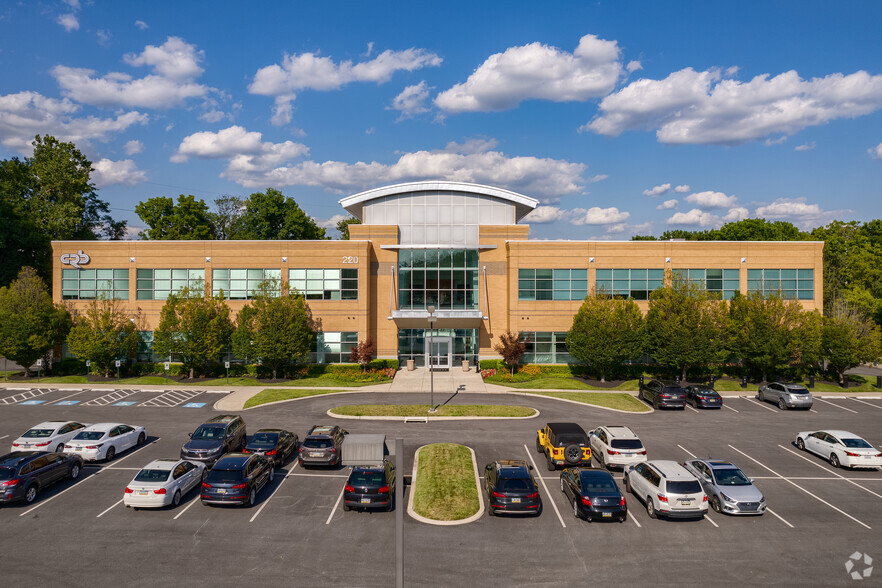 220 W Germantown Pike, Plymouth Meeting, PA for lease - Building Photo - Image 1 of 10