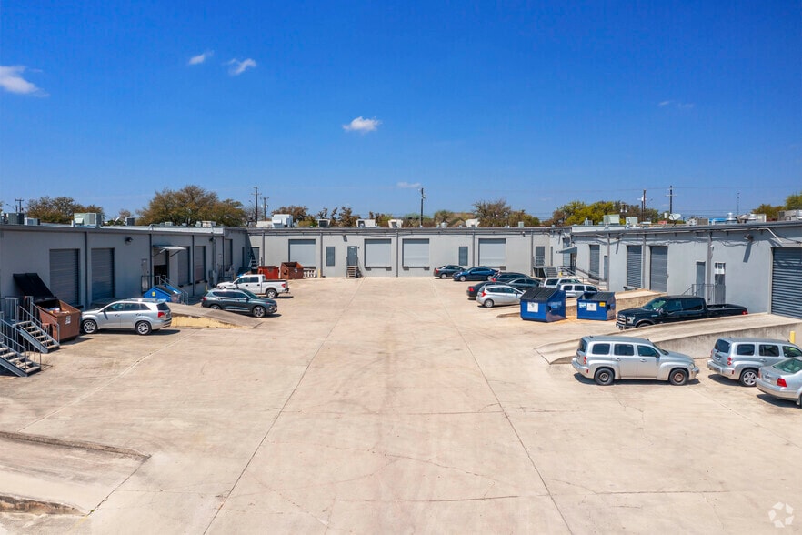 10100-10146 Huebner Rd, San Antonio, TX for lease - Building Photo - Image 3 of 9