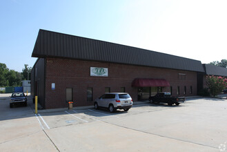 645-647 Red Oak Rd, Stockbridge, GA for lease Building Photo- Image 2 of 2