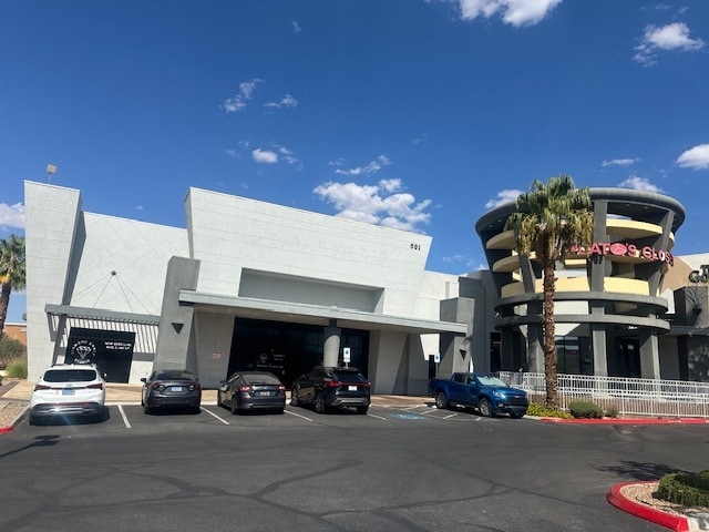 601-611 Mall Ring Cir, Henderson, NV for lease Building Photo- Image 1 of 2