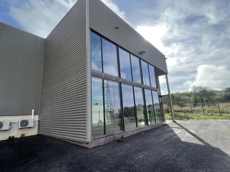 Flex in Frontignan for lease - Building Photo - Image 2 of 11