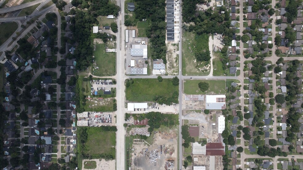 4450 Pinemont Dr, Houston, TX for sale - Building Photo - Image 3 of 11