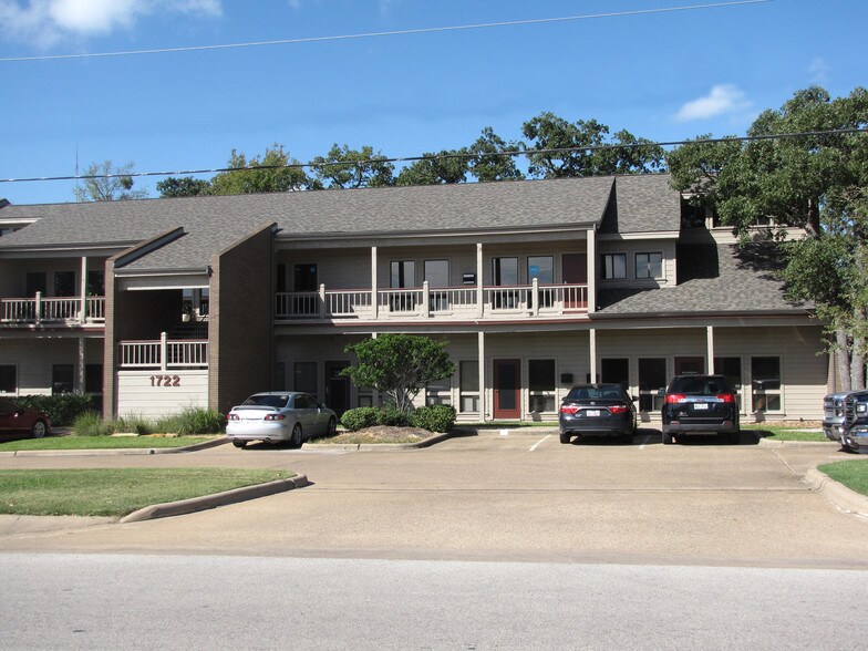 1722 Broadmoor Dr, Bryan, TX for sale - Building Photo - Image 1 of 1