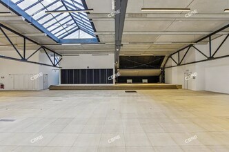 Office in Saint-Ouen-sur-Seine for lease Interior Photo- Image 1 of 6