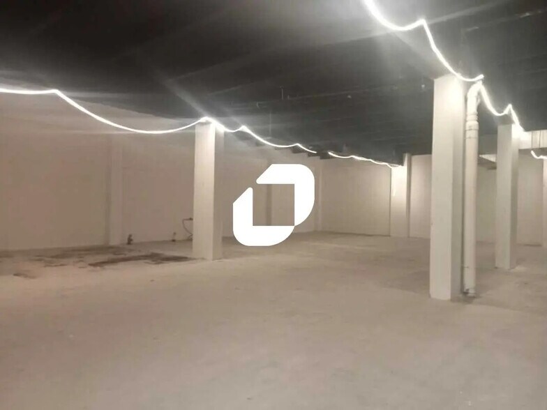 Retail in Asnières-sur-Seine for lease - Interior Photo - Image 3 of 7