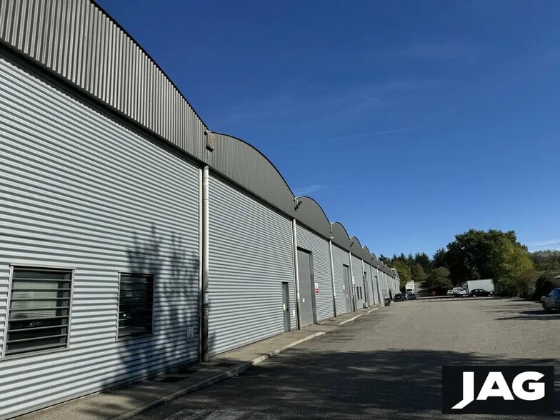 Flex in Saint-Priest for lease - Building Photo - Image 3 of 6