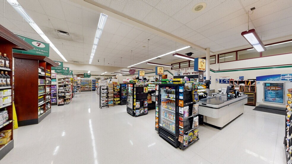 714 S Wisconsin Dr, Howards Grove, WI for sale - Matterport 3D Scan - Image 3 of 34