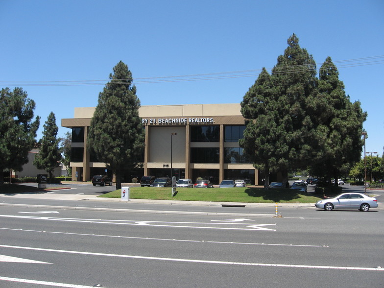 10061 Talbert Ave, Fountain Valley, CA for lease - Building Photo - Image 2 of 3