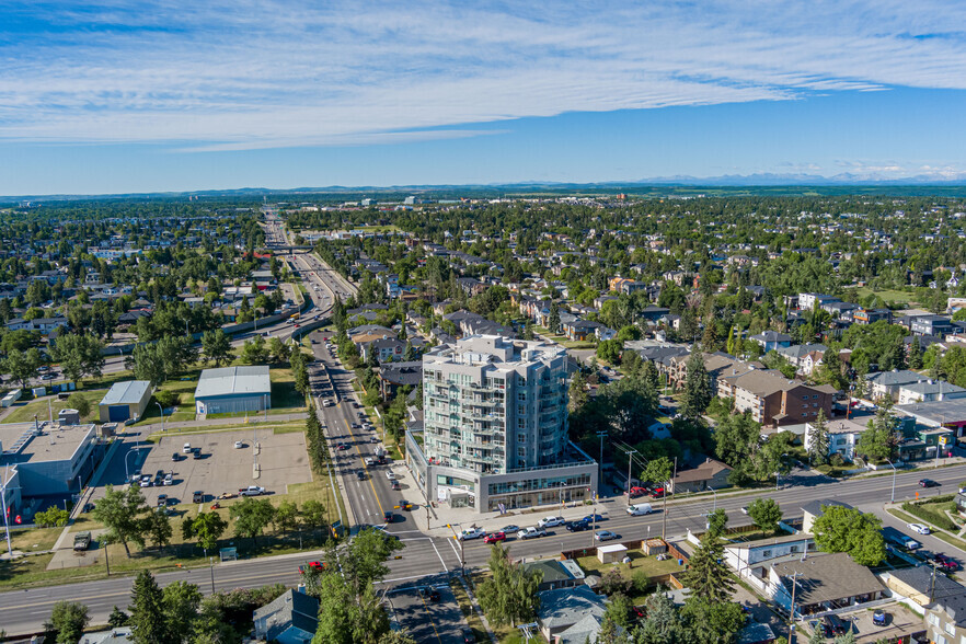 2505 17th Ave SW, Calgary, AB for sale - Aerial - Image 3 of 8