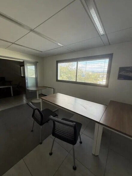 Office in Fréjus for lease - Interior Photo - Image 3 of 6