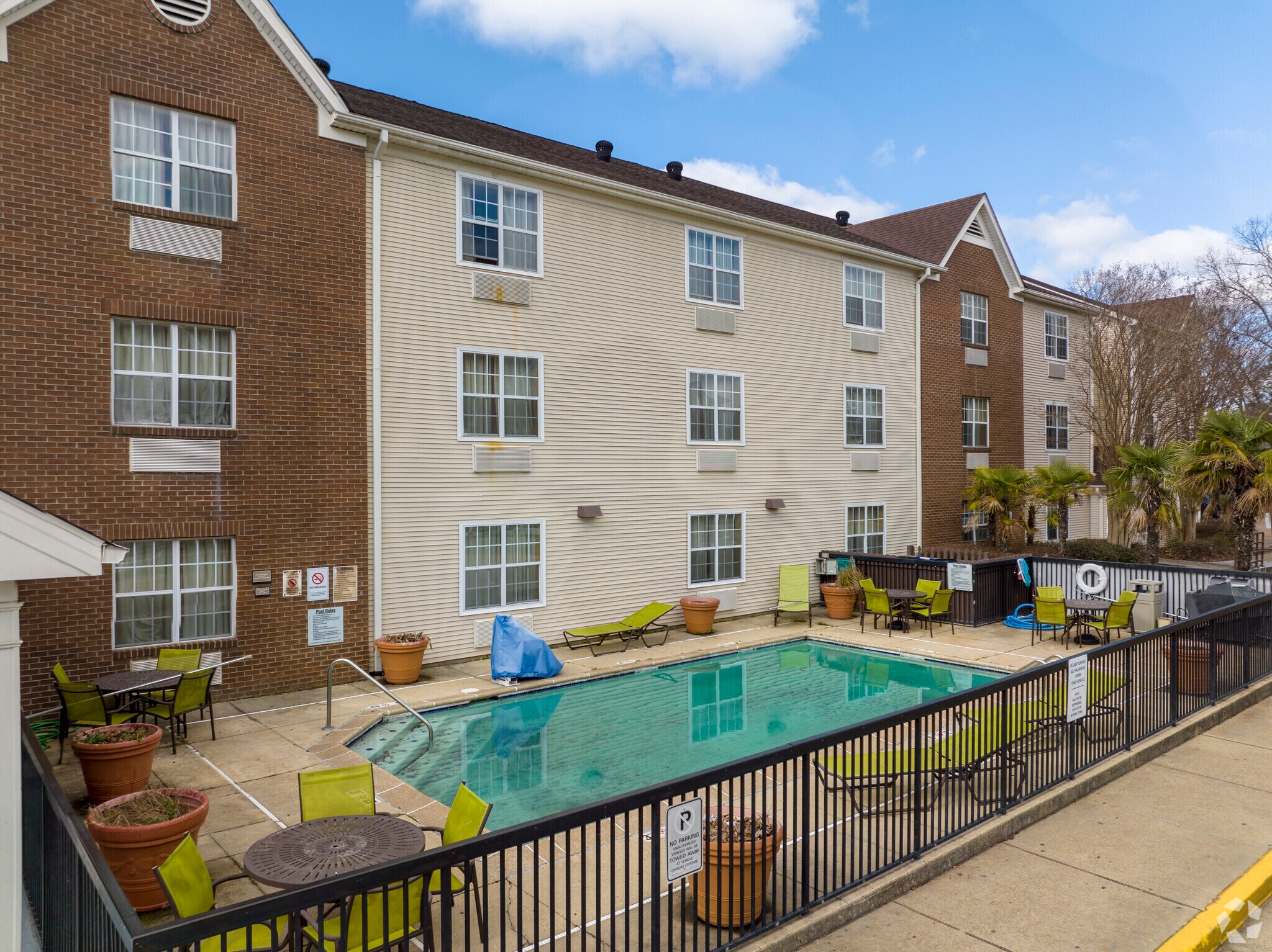 572 E Beasley Rd, Jackson, MS 39206 Suburban Studios Jackson East Beasley Road