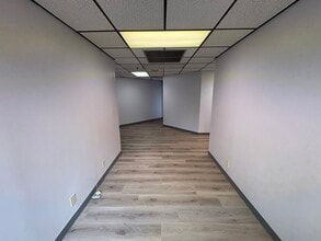 136 S Illinois Ave, Oak Ridge, TN for lease Interior Photo- Image 2 of 7