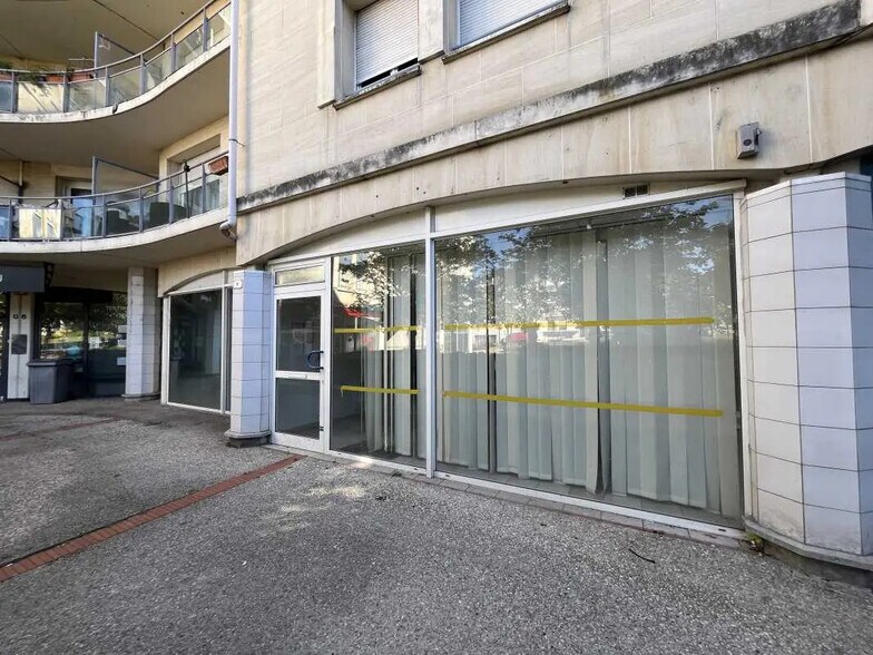 9 Place Du Faubourg, Creil for lease - Building Photo - Image 1 of 5