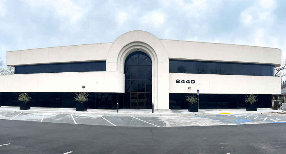 2440 W Shaw Ave, Fresno, CA for sale - Building Photo - Image 1 of 1