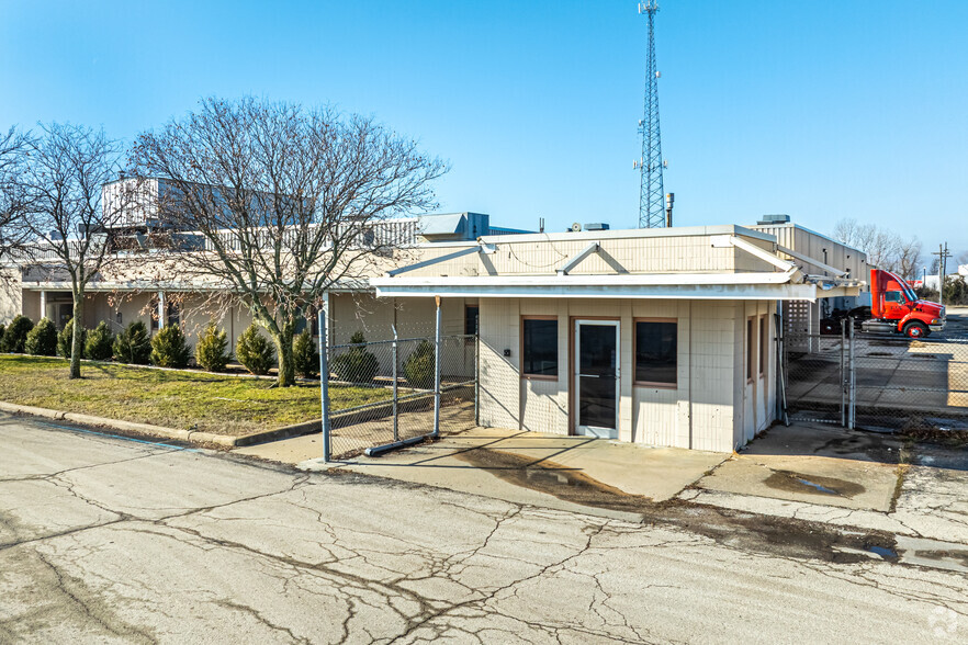 1401 Industrial Rd, Emporia, KS for lease - Building Photo - Image 2 of 21