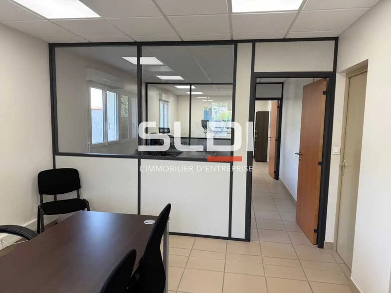 Office in Toussieu for lease - Interior Photo - Image 1 of 7