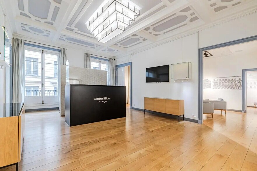 Office in Paris for lease - Interior Photo - Image 2 of 11
