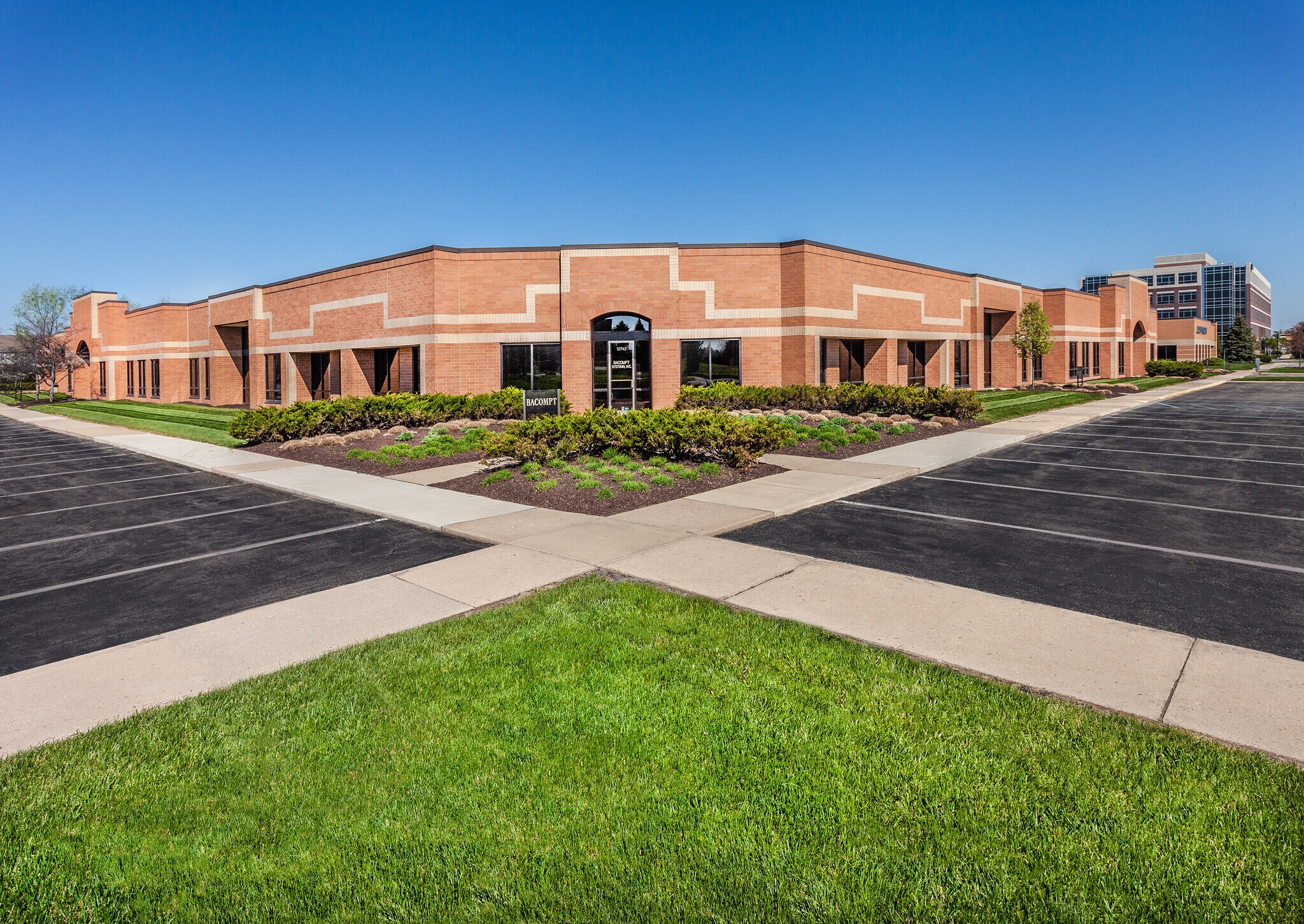 12722-12802 Hamilton Crossing Blvd, Carmel, IN for lease Building Photo- Image 1 of 2