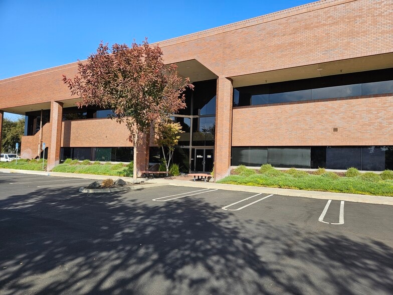 1200 E Orangeburg Ave, Modesto, CA for lease - Building Photo - Image 1 of 7